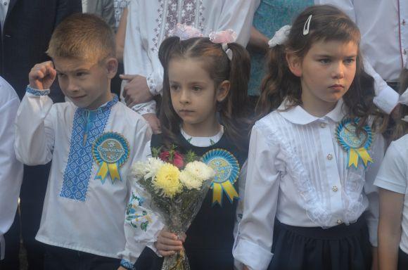 Новини Хмельницького - фото з Емоції першого дзвоника: як пройшла святкова лінійка у СЗОШ № 1 Емоції першого дзвоника: як пройшла святкова лінійка у СЗОШ № 1, фото №35 на сайті vsim.ua