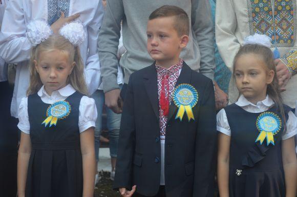 Новини Хмельницького - фото з Емоції першого дзвоника: як пройшла святкова лінійка у СЗОШ № 1 Емоції першого дзвоника: як пройшла святкова лінійка у СЗОШ № 1, фото №34 на сайті vsim.ua
