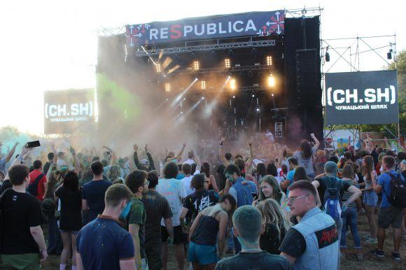 Новини Хмельницького - фото з “Республіка” качає Хмельницький. Фоторепортаж з концерту третього дня фесту “Республіка” качає Хмельницький. Фоторепортаж з концерту третього дня фесту, фото №27 на сайті vsim.ua