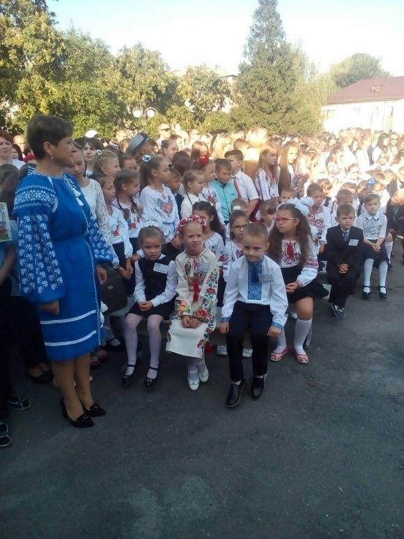 Святкова лінійка у школі №1, фото №7 на сайті 20minut.ua