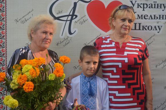 Новини Хмельницького - фото з Емоції першого дзвоника: як пройшла святкова лінійка у СЗОШ № 1 Емоції першого дзвоника: як пройшла святкова лінійка у СЗОШ № 1, фото №4 на сайті vsim.ua