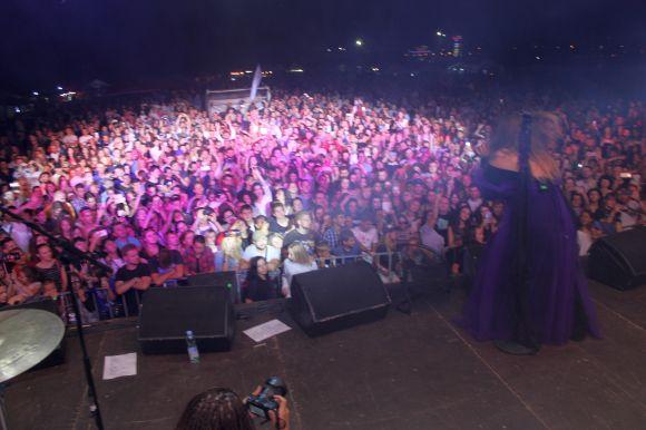 Новини Хмельницького - фото з “Республіка” качає Хмельницький. Фоторепортаж з концерту третього дня фесту “Республіка” качає Хмельницький. Фоторепортаж з концерту третього дня фесту, фото №37 на сайті vsim.ua