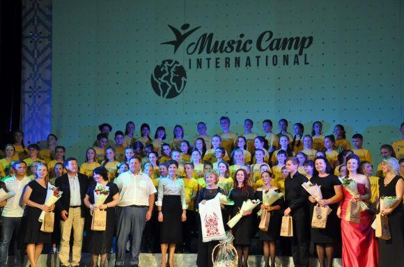 Дружина Президента вдруге завітала на гала-концерт проекту «Music Camp International» у Житомирі, фото №1 на сайті 20minut.ua