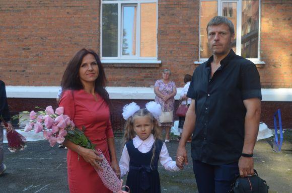 Новини Хмельницького - фото з Емоції першого дзвоника: як пройшла святкова лінійка у СЗОШ № 1 Емоції першого дзвоника: як пройшла святкова лінійка у СЗОШ № 1, фото №1 на сайті vsim.ua