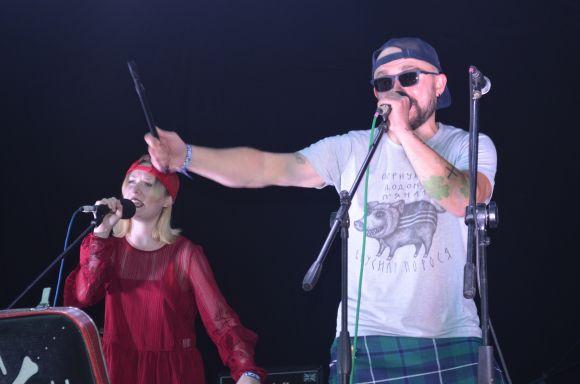 Новини Хмельницького - фото з “Республіка” качає Хмельницький. Фоторепортаж з концерту третього дня фесту “Республіка” качає Хмельницький. Фоторепортаж з концерту третього дня фесту, фото №10 на сайті vsim.ua