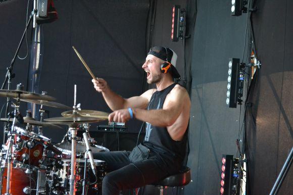 Новини Хмельницького - фото з “Республіка” качає Хмельницький. Фоторепортаж з концерту третього дня фесту “Республіка” качає Хмельницький. Фоторепортаж з концерту третього дня фесту, фото №20 на сайті vsim.ua