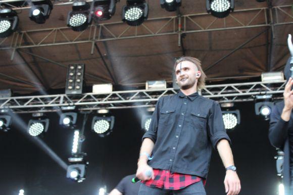 Новини Хмельницького - фото з “Республіка” качає Хмельницький. Фоторепортаж з концерту третього дня фесту “Республіка” качає Хмельницький. Фоторепортаж з концерту третього дня фесту, фото №24 на сайті vsim.ua