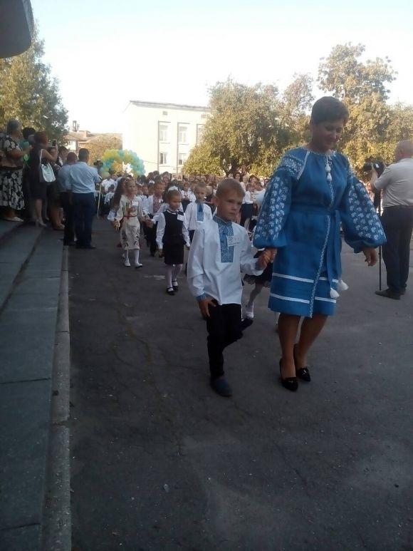 Святкова лінійка у школі №1, фото №11 на сайті 20minut.ua