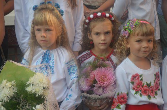Новини Хмельницького - фото з Емоції першого дзвоника: як пройшла святкова лінійка у СЗОШ № 1 Емоції першого дзвоника: як пройшла святкова лінійка у СЗОШ № 1, фото №39 на сайті vsim.ua