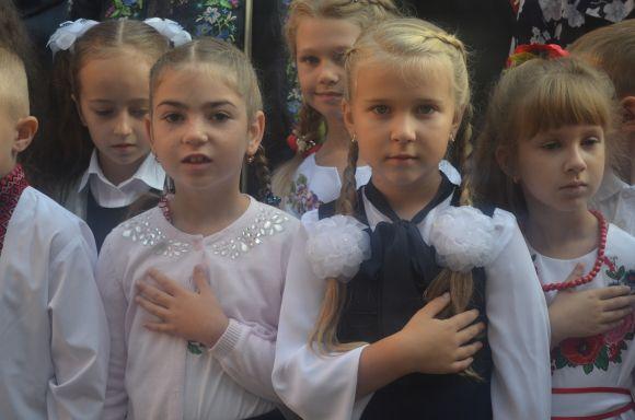 Новини Хмельницького - фото з Емоції першого дзвоника: як пройшла святкова лінійка у СЗОШ № 1 Емоції першого дзвоника: як пройшла святкова лінійка у СЗОШ № 1, фото №47 на сайті vsim.ua