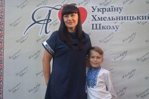 Новини Хмельницького - фото з Емоції першого дзвоника: як пройшла святкова лінійка у СЗОШ № 1 Емоції першого дзвоника: як пройшла святкова лінійка у СЗОШ № 1, фото №2 на сайті vsim.ua