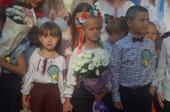 Новини Хмельницького - фото з Емоції першого дзвоника: як пройшла святкова лінійка у СЗОШ № 1 Емоції першого дзвоника: як пройшла святкова лінійка у СЗОШ № 1, фото №29 на сайті vsim.ua