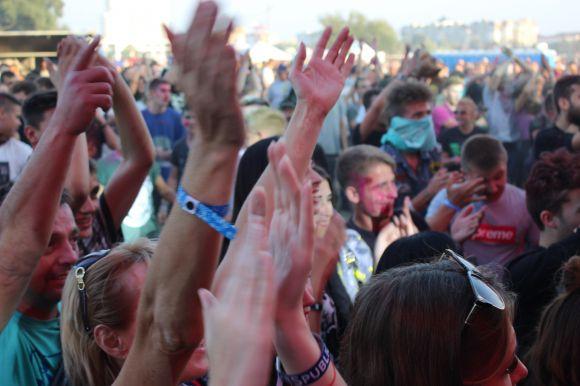 Новини Хмельницького - фото з “Республіка” качає Хмельницький. Фоторепортаж з концерту третього дня фесту “Республіка” качає Хмельницький. Фоторепортаж з концерту третього дня фесту, фото №23 на сайті vsim.ua