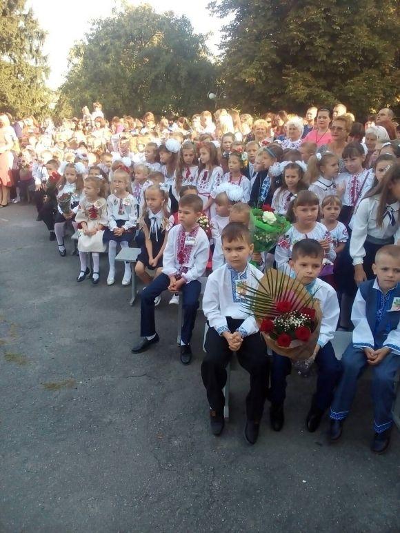 Святкова лінійка у школі №1, фото №2 на сайті 20minut.ua