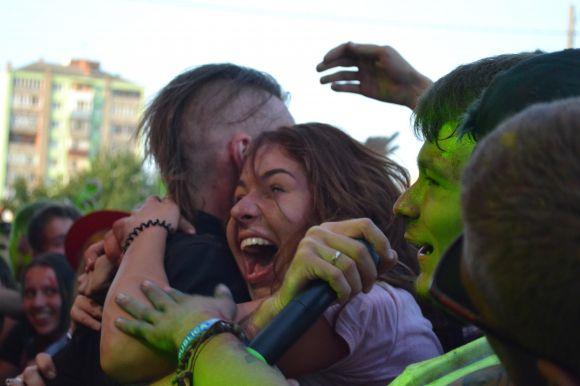 Новини Хмельницького - фото з “Республіка” качає Хмельницький. Фоторепортаж з концерту третього дня фесту “Республіка” качає Хмельницький. Фоторепортаж з концерту третього дня фесту, фото №17 на сайті vsim.ua