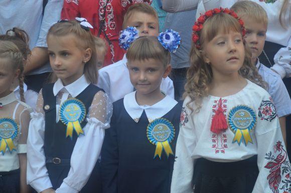 Новини Хмельницького - фото з Емоції першого дзвоника: як пройшла святкова лінійка у СЗОШ № 1 Емоції першого дзвоника: як пройшла святкова лінійка у СЗОШ № 1, фото №31 на сайті vsim.ua