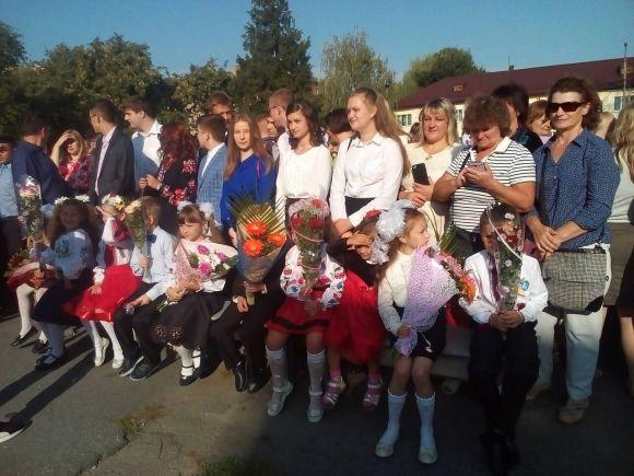 Святкова лінійка у школі №1, фото №6 на сайті 20minut.ua