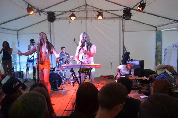 Новини Хмельницького - фото з “Республіка” качає Хмельницький. Фоторепортаж з концерту третього дня фесту “Республіка” качає Хмельницький. Фоторепортаж з концерту третього дня фесту, фото №12 на сайті vsim.ua