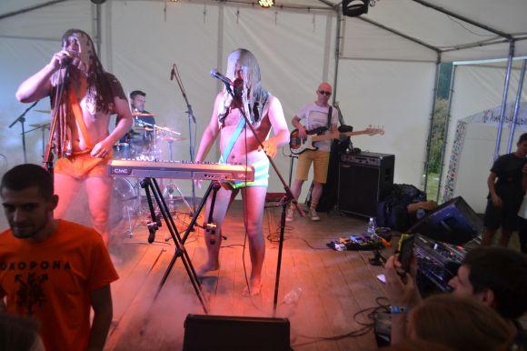 Новини Хмельницького - фото з “Республіка” качає Хмельницький. Фоторепортаж з концерту третього дня фесту “Республіка” качає Хмельницький. Фоторепортаж з концерту третього дня фесту, фото №16 на сайті vsim.ua