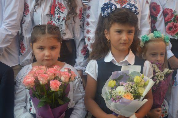 Новини Хмельницького - фото з Емоції першого дзвоника: як пройшла святкова лінійка у СЗОШ № 1 Емоції першого дзвоника: як пройшла святкова лінійка у СЗОШ № 1, фото №42 на сайті vsim.ua