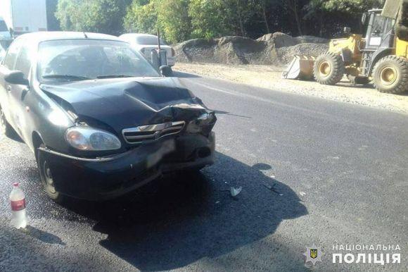 Новини Хмельницького - фото з У Волочиському районі легковик влетів у "КрАЗ". Водій у лікарні У Волочиському районі легковик влетів у "КрАЗ". Водій у лікарні, фото №1 на сайті vsim.ua