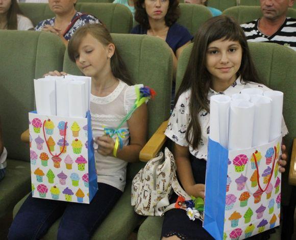 Новини Житомира - фото з Діти з прифронтової зони привезли «МИР» Діти з прифронтової зони привезли «МИР», фото №1 на сайті 20minut.ua