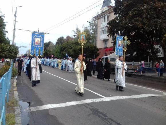 Новини Житомира - фото з У Житомирі відбувся Хресний хід з нагоди вшанування ікони Божої Матері «Подільська» У Житомирі відбувся Хресний хід з нагоди вшанування ікони Божої Матері «Подільська», фото №3 на сайті 20minut.ua