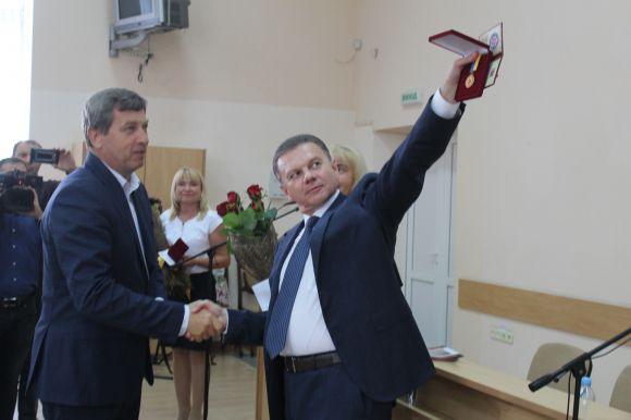 Новини Вінниці - фото з Через 25 років нагородили науковців за оновлення герба Вінниці Через 25 років нагородили науковців за оновлення герба Вінниці, фото №2 на сайті 20minut.ua