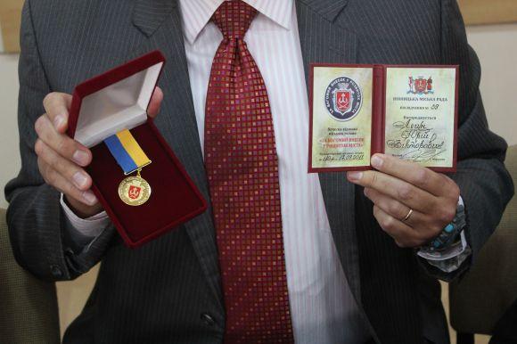 Новини Вінниці - фото з Через 25 років нагородили науковців за оновлення герба Вінниці Через 25 років нагородили науковців за оновлення герба Вінниці, фото №5 на сайті 20minut.ua