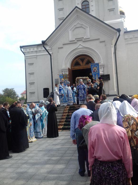 Новини Житомира - фото з У Житомирі відбувся Хресний хід з нагоди вшанування ікони Божої Матері «Подільська» У Житомирі відбувся Хресний хід з нагоди вшанування ікони Божої Матері «Подільська», фото №7 на сайті 20minut.ua