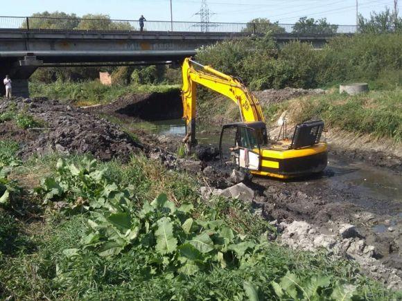 Новини Хмельницького - фото з Уже знайшли снаряди, міни та лігво гадюк: у Хмельницькому взялися розчищати Буг Уже знайшли снаряди, міни та лігво гадюк: у Хмельницькому взялися розчищати Буг, фото №2 на сайті vsim.ua