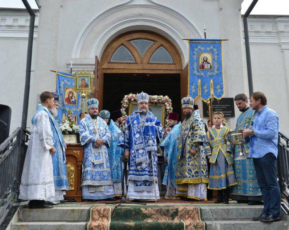 Новини Житомира - фото з У Житомирі відбувся Хресний хід з нагоди вшанування ікони Божої Матері «Подільська» У Житомирі відбувся Хресний хід з нагоди вшанування ікони Божої Матері «Подільська», фото №1 на сайті 20minut.ua