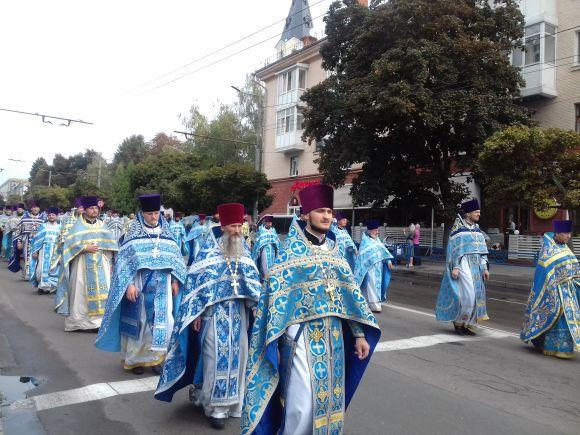 Новини Житомира - фото з У Житомирі відбувся Хресний хід з нагоди вшанування ікони Божої Матері «Подільська» У Житомирі відбувся Хресний хід з нагоди вшанування ікони Божої Матері «Подільська», фото №4 на сайті 20minut.ua