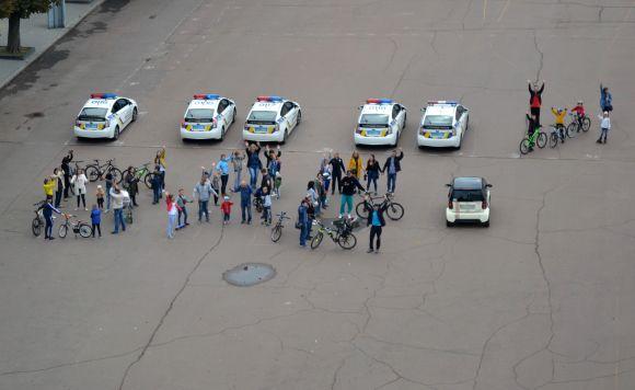 Новини Хмельницького - фото з Флешмоб з патрульними і парад екотранспорту: що відбувалося на майдані у Хмельницькому Флешмоб з патрульними і парад екотранспорту: що відбувалося на майдані у Хмельницькому, фото №3 на сайті vsim.ua