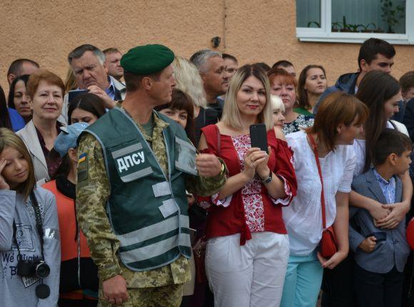 Новини Хмельницького - фото з Одна дівчина на десять хлопців: першокурсники прикордонної академії склали присягу Одна дівчина на десять хлопців: першокурсники прикордонної академії склали присягу, фото №9 на сайті vsim.ua