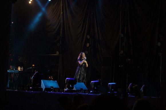 Могилевська, обійми козака з боксером і парасольки в диму:  Як пройшов концерт біля «Книжки», фото №5 на сайті 20minut.ua