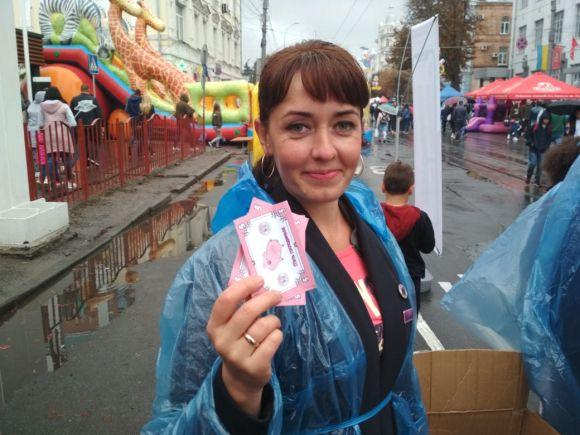 День міста: малеча стріляла з рогатки та розважалася з аніматорами на ходулях, фото №15 на сайті 20minut.ua