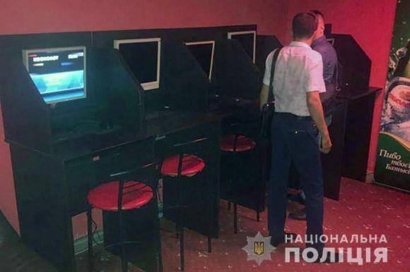 Новини Хмельницького - фото з Хмельницька поліція просить “зливати” їм адреси підпільних казино Хмельницька поліція просить “зливати” їм адреси підпільних казино, фото №1 на сайті vsim.ua
