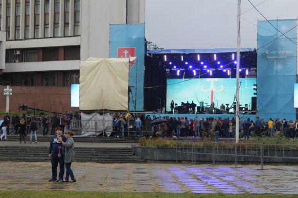 Біля «Книжки» загорівся будинок. Але концерт на День міста не скасовують, фото №5 на сайті 20minut.ua