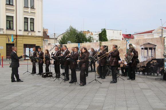 На Михайлівській відбувся осінній бал, фото №1 на сайті 20minut.ua