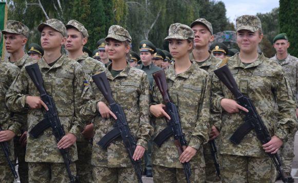 Новини Хмельницького - фото з Одна дівчина на десять хлопців: першокурсники прикордонної академії склали присягу Одна дівчина на десять хлопців: першокурсники прикордонної академії склали присягу, фото №6 на сайті vsim.ua