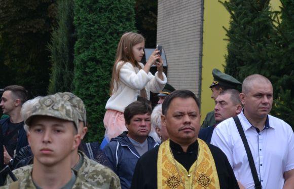 Новини Хмельницького - фото з Одна дівчина на десять хлопців: першокурсники прикордонної академії склали присягу Одна дівчина на десять хлопців: першокурсники прикордонної академії склали присягу, фото №8 на сайті vsim.ua