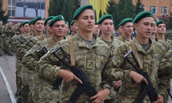 Новини Хмельницького - фото з Одна дівчина на десять хлопців: першокурсники прикордонної академії склали присягу Одна дівчина на десять хлопців: першокурсники прикордонної академії склали присягу, фото №15 на сайті vsim.ua