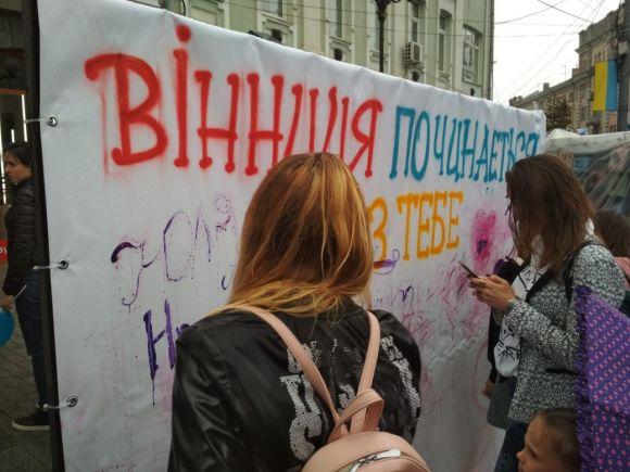 День міста: малеча стріляла з рогатки та розважалася з аніматорами на ходулях, фото №11 на сайті 20minut.ua