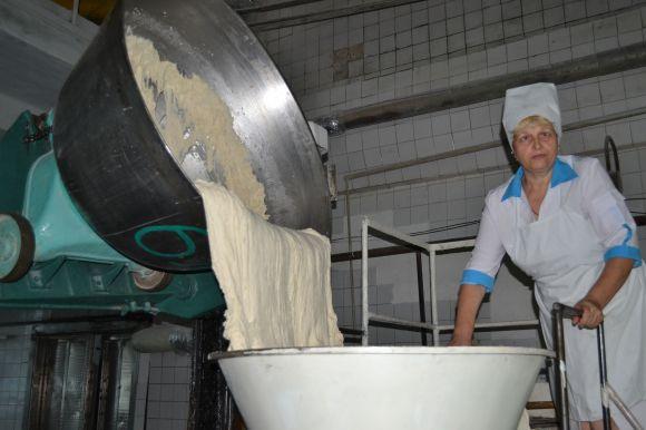 Новини Хмельницького - фото з Як у Хмельницькому випікають батон? Фоторепортаж з хлібокомбінату Як у Хмельницькому випікають батон? Фоторепортаж з хлібокомбінату, фото №3 на сайті vsim.ua