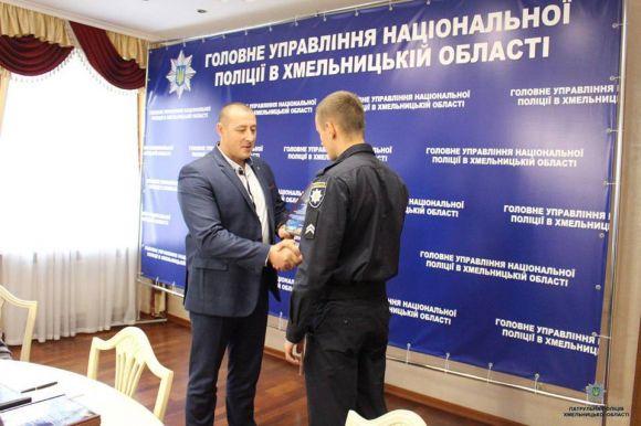 Новини Хмельницького - фото з Троє хмельницьких патрульних отримали нагороди за "блискучу" роботу Троє хмельницьких патрульних отримали нагороди за "блискучу" роботу, фото №1 на сайті vsim.ua