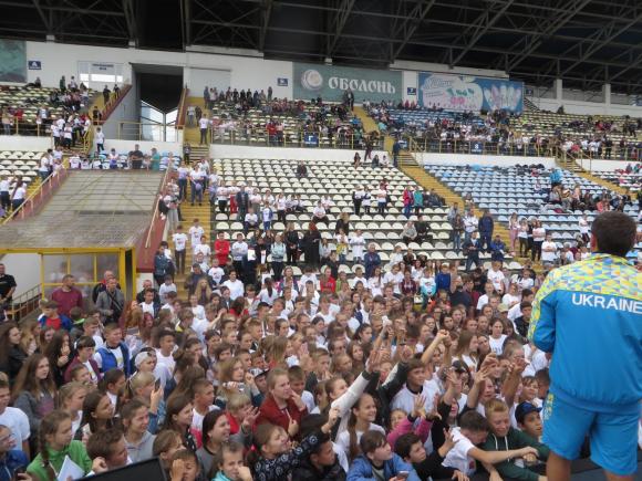 Нова фізкультура від Олександра Педана у Хмельницькому: спорт, фотосесія і обійми, фото №1 на сайті vsim.ua