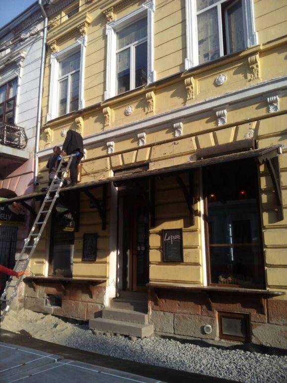 Новини Тернополя - фото з На Чорновола демонтували п'ять незаконних рекламних вивісок На Чорновола демонтували п'ять незаконних рекламних вивісок, фото №6 на сайті 20minut.ua