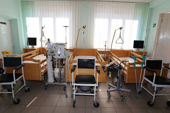 Ліжка, милиці та візки: Хмельницька міська лікарня отримала благодійну допомогу з Німеччини, фото №2 на сайті vsim.ua