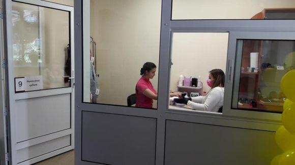 Новини Вінниці - фото з У Вінниці облаштували інклюзивний манікюрний міні-салон «Кульбабка» У Вінниці облаштували інклюзивний манікюрний міні-салон «Кульбабка», фото №1 на сайті 20minut.ua